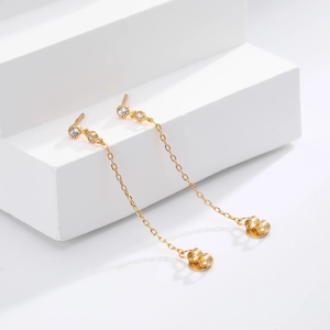 Boucles d'oreilles minimalistes en argent S925 doré avec des accents de zircone cubique