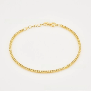 Detail of s925 silver tennis bracelet featuring yellow zircon stones and lobster clasp