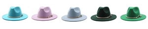 Série de chapeaux fedora à larges bords avec ceintures en cuir et boucles dorées