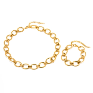Minimalist 18K gold chunky chain necklace and bracelet jewelry set in stainless steel