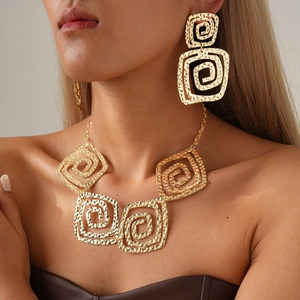 Gehämmerte Eisen Halskette Und Ohrringe Quadratisch Geometrisch Spiral Hohl Statement Schmuck Modeaccessoire Für Frauen