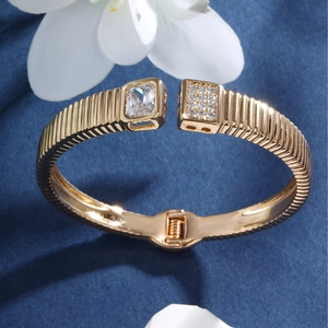 Luxurious gold-plated striped bangle with large square zirconia and small crystal accents