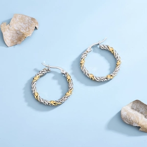 Orecchini a cerchio bicolore a fune ritorta in oro e argento con chiusura sicura