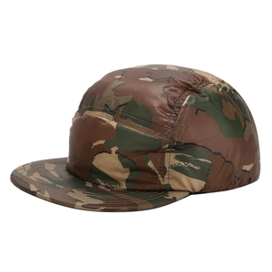 Japanische Retro Camouflage Daunen-Camper-Mütze für Outdoor-Wärme mit flachem Schirm