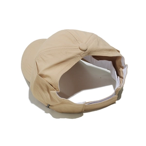 Dettaglio cappello da sole beige ad asciugatura rapida con velcro e fascia interna