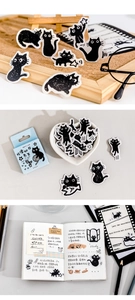 Dettagli di adesivi decorativi con gatti neri per journaling e scrapbooking creativo
