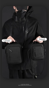 Comparaison de grands et petits sacs bandoulière noirs imperméables pour hommes