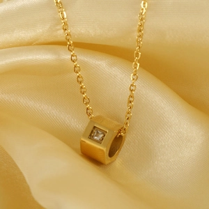 Minimalist 18k gold-plated stainless steel necklace with square cubic zirconia pendant