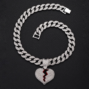 Collana Cuban Iced Out argento con pendente a cuore spezzato rosso stile hip hop