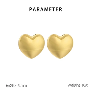 Detail view of gold 18K hollow heart earrings with 25x24mm size and 10g weight