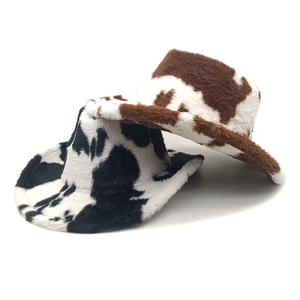 Eleganti cappelli da cowboy in peluche maculati bianco-nero e marrone-bianco per l'inverno