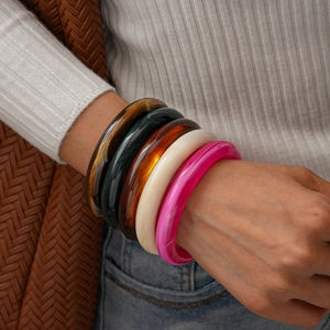 Retro geometric acrylic bangles set in tortoise shell and marble patterns for women