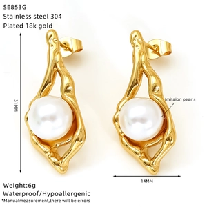 Spécifications détaillées de taille des boucles d'oreilles perles en acier doré avec mesures