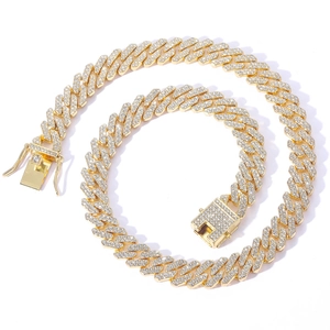 Detailansicht der 12mm vergoldeten Cuban-Link-Kette mit Diamanten und Verschluss