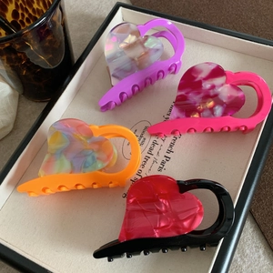 Pinze per capelli a cuore in acetato in vari colori come viola e rosa marmorizzato lucido