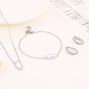 Parure en argent avec pierres taille marquise comprenant collier, bracelet et boucles d'oreilles