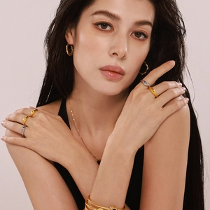 Minimalist gold and silver stainless steel rings and jewelry set on professional model