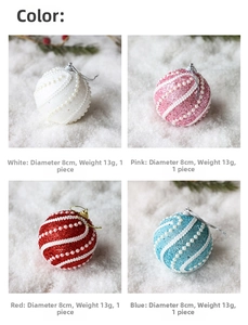 Détail de boules de Noël scintillantes de 8cm avec perles en quatre couleurs festives