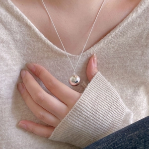 Polished 925 sterling silver ball pendant necklace with letter engraving on O-chain
