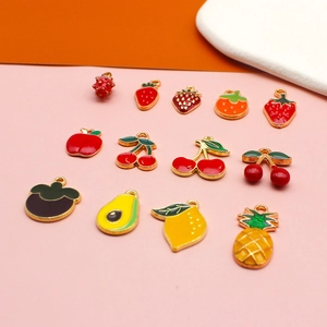 Set de breloques émaillées aux fruits d'été avec fraise et cerise pour création de bijoux