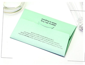 Detailed view of silver polishing cloth in light green envelope packaging 10x7cm