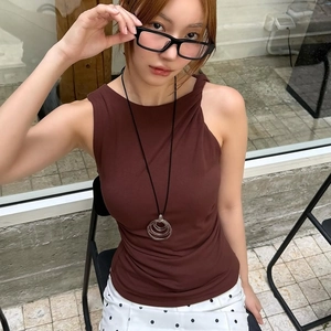 Detail of slim-fit brown halter top featuring a stylish side twist knot and sleeveless design