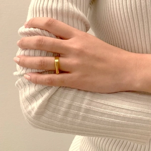 Minimalist 18K gold plated stainless steel flat ring worn on finger for a punk style