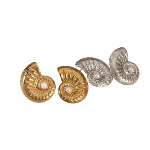 Polished stainless steel conch shell earrings with central pearl in gold and silver finish