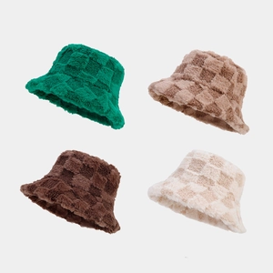 Cappelli a secchiello a scacchi in peluche in verde, marrone chiaro, marrone scuro e beige