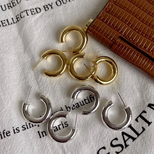 Minimalist 925 sterling silver chunky C-shape hoop earrings in polished gold and silver
