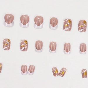 Kurze quadratische Marmor-Kunstnägel mit weißen French-Tips und Goldfolien-Akzenten