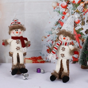Plush Christmas snowman dolls set with knitted hats and scarves on wooden base decor