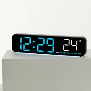Detalle de reloj de pared de 16 pulgadas con pantalla LED azul de hora y temperatura