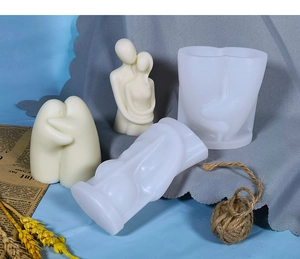 Dettaglio di stampi in silicone fai-da-te per candele a forma di coppia che si abbraccia