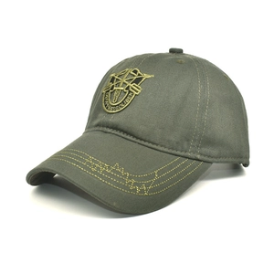Taktische olivgrüne Baseballkappe mit dem bestickten US Army Special Forces Wappen