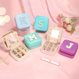 Portable PU Leather Travel Jewelry Organizer Box With Chenille Alphabet Patch Zippered Mini Box For Earrings Rings Necklace