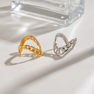 Detail of adjustable chain link rings in gold and silver finish with high-polish texture
