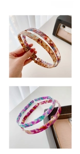 Detail of tortoiseshell acetate headband showing marble texture and non-slip teeth design