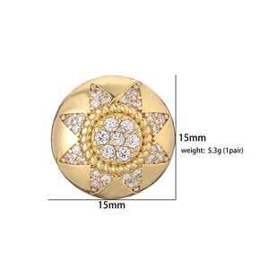 Detailed view of 15mm gold round earrings featuring star motifs and clear dimensions