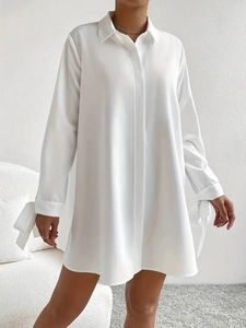 Elegantes weißes langärmliges Hemdblusenkleid mit Manschetten und Reverskragen