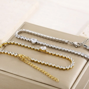 Elegant heart-shaped zircon tennis bracelets in gold and silver finishes for women