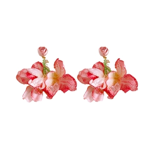 Rosa Blumen-Quastenohrringe mit Silbernadeln für einen schicken Strandurlaub-Look