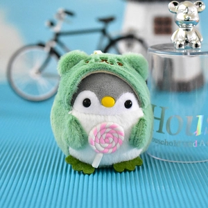 Süßer Pinguin Plüsch Schlüsselanhänger mit Froschkapuze und rosa Lutscher Detail