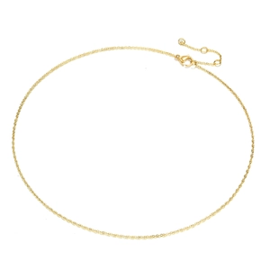 Detailansicht einer goldenen Edelstahlkette mit Karabinerverschluss und Verlängerung
