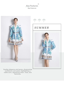 Détail d'une robe imprimée paisley avec col en V, manches longues et taille cintrée