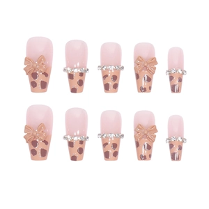 Unghie finte leopardate con fiocchi e strass dalla forma ballerina raffinata