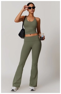 Ensemble haut de yoga dos nu et legging évasé vert olive foncé pour le fitness