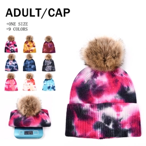 Bonnet En Polyester Maille Tie Dye Avec Pompon En Fausse Fourrure Hiver Chaud Coupe-Vent Mode Streetwear Femmes