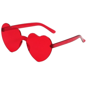 Lunettes de soleil cœur rouge transparent avec monture monobloc au design tendance et épuré
