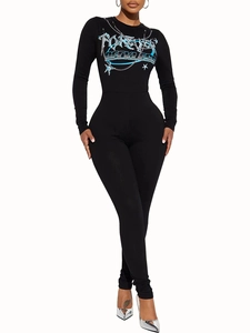 Vue de face d'un body noir à manches longues avec imprimé étoile bleue et coupe ajustée